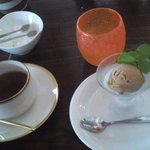 真里千 - 紅茶とデザートのアイス