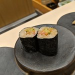 鮨みやもと - 赤貝のヒモと胡瓜の細巻き