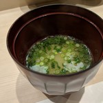 鮨みやもと - お椀　海老の出汁が効いてます