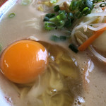 中華そば きい家 - 新鮮な卵がオン