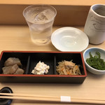 Sushishirakawa - ランチ竹１３８０円の小鉢。ホッキサラダはおそらく業務用。・°°・(＞_＜)・°°・。。小鉢をやめて、お寿司の量を増やしてほしいところです