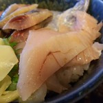 あやみ屋 - 刺身アップ (厚みがあってトロける旨さ)