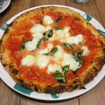 Pizzeria & bar Mano-e-Mano - 水牛モッツァレラのマリゲリータ　￥2,200