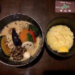 Soup Curry Chinita - やわらかチキンと彩り野菜1,250円