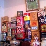 ブンブン紅茶店 - カラフルな紅茶缶