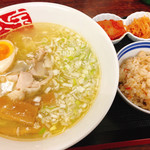 宝介 - 鶏ラーメン 鶏めし付き（期間限定メニュー）