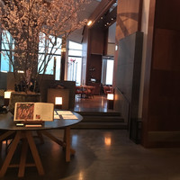 ザ タヴァン グリル＆ラウンジ - 