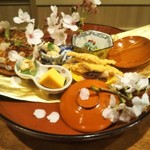 御料理 古川 - 名物はっすん！桜はいいですね！
