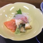 Yama ki - 本日のお刺身
                        サーモン にし貝 鯛