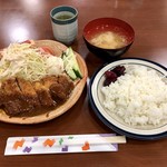 ジョワ - トンカツ定食　９００円