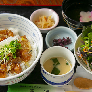 很受女性歡迎!柔軟牛阿基裡斯腱的“膠原蛋白豐富美膚蓋飯”