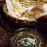 インド・ネパール料理　ナンカレーハウス - チキンカレーとナン