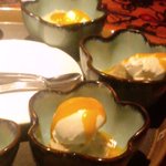 インド・ネパール料理　ナンカレーハウス - デザート（バニラアイスにマンゴソース・ナッツのアイス）