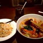 上海華龍 - 【2019.4.4(木)】本日の日替わり①(とろみラーメン＋五目チャーハン)780円