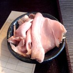 麺匠 えにし - レアチャーシュー、群馬県産豚の肩ロースを使用。お好みで醤油・胡椒をかけても良し！しゃぶしゃぶ感覚で頂くも良し！