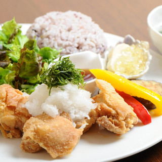 7 types of lunch menu with a wide variety of vegetables, meat, fish, etc. to choose from♪