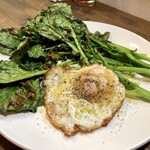 ナガタ店 - かき菜のカルボナーラ仕立て、目玉焼きを添えて