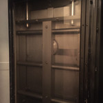 堺筋倶楽部 L'HISTOIRE - その他写真:内観6:金庫部屋の扉(中から)