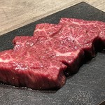 USHIGORO S. - ◆神戸牛ハラミ 塩ダレを揉みこんだ『和牛の厚切りハラミ広島県呉市の王長レモンと』