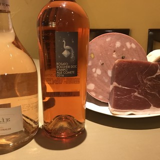 A Pairing of 10 Select Glass Wines and Authentic Appetizers