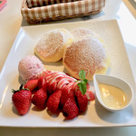 cafeとまり木 - 季節のパンケーキ  いちごミルク