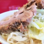 ラーメン二郎 - 豚の厚み