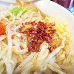ラーメン二郎 - 粗挽き唐辛子投下～♪
