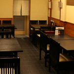 日本橋いづもや - 別館テーブル席です。全テーブルアクリル板設置済み。