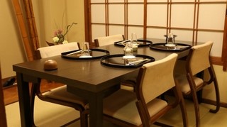 日本橋いづもや - 別館のお座敷です。全テーブルアクリル板設置済み。