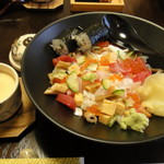 順鮨 - お昼のバラちらし寿司（1500円）、巻物は女性のプレゼント