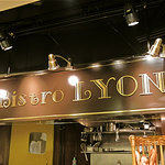 Bistro LYON - 受け取り口の看板