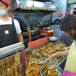 鴨肉許 許二姊 - 自身でとって、お会計。