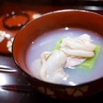 豪龍久保 - お椀 蛤と紀州うすい豆豆腐、花びら新生姜