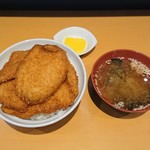 Tonkatsu Tarou - カツ丼（5枚）1,050円＋みそ汁100円