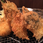 酒肴 新屋敷 - キツネ色の綺麗すぎるアジフライとカキフライ。身も衣もバランスが取れすぎててすごい。