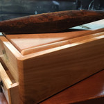 酒肴 新屋敷 - 鰹が節になる前のもの。初めて見ました。