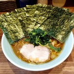 横浜家系 せいせき家 - ラーメン720円麺硬め。海苔増し100円。