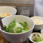 担々麺 にし森 - にし森担担麺 780円+温玉＆パクチー 100円×2。