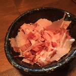 酒肴 新屋敷 - 鰹節。すごく良い香り。削りたてほやほや。