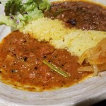 SPICY CURRY 魯珈 - 中華風にんにくの芽と羊肉のキーマカレー＋山菜祭！たらの芽とこごみと菜の花のトマトカレーの２種カレー