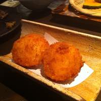 ダイナミックキッチン＆バー 燦 大阪店 - 鮭のクリームコロッケ