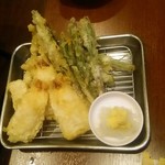 海鮮居酒家 七福水産 - 春の天ぷら盛り合わせ