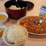 上尾四川飯店 - ランチ【麻婆豆腐】税込￥1,080(※スープ・漬け物・おひつご飯付き)