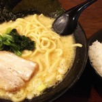 横浜家系ラーメン 龍馬家 大村本店 - 