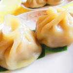 四川料理 桃源郷 - 平日限定ランチ土鍋入りふかひれ湯麺セット　２５００円（税込）小籠包のアップ【２０１９年３月】