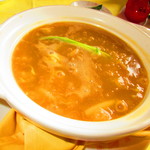 四川料理 桃源郷 - 平日限定ランチ土鍋入りふかひれ湯麺セット　２５００円（税込）土鍋入りふかひれ湯麺のアップ【２０１９年３月】