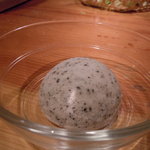 炭火焼肉 筵 - ●デザートはゴマアイス