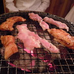 炭火焼肉 筵 - ●最後の肉だー、名残惜しい