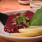 炭火焼肉 筵 - ●レディー１号が大好きな生レバー