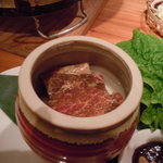 炭火焼肉 筵 - ●壺漬けカルビの到着だ